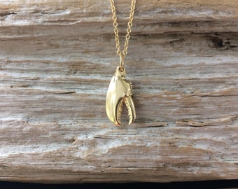 Lobster Claw Pendant Medium Gold