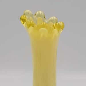 Fostoria Heirloom Yellow Opalescent Uranium Vaseline Glass Swung Vase 6” T