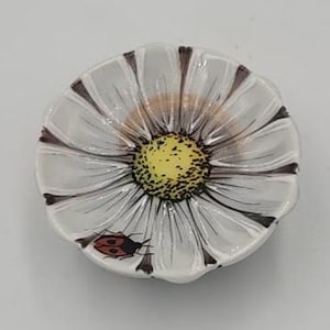 Limoges Peint Main Limoges GR Daisy With Ladybug Trinket Box France