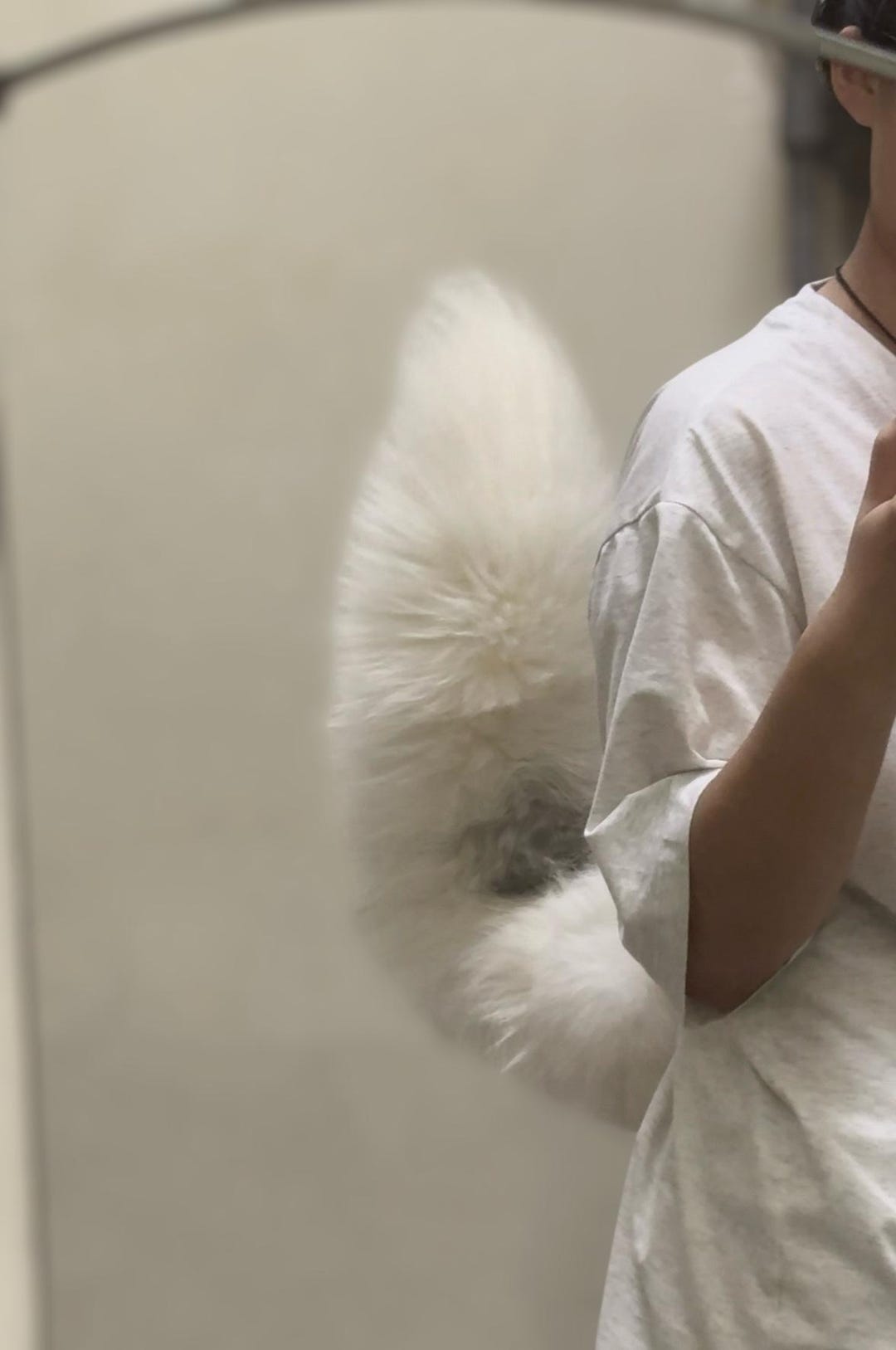 White Wiggling Tail Accessory – Realistic Fluffy Tail, Handmade Cosplay ...