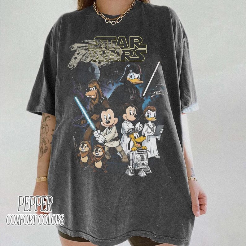 Camiseta retro de Star Wars de Disneyland, camiseta Jedi de Mickey y sus amigos, atuendo para vacaciones familiares, camiseta con estampado de dibujos animados de ciencia ficción, regalo para fans de Disneyworld. imagen 2