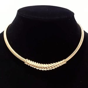 Gold Tone Omega Link Curved Bar Choker Necklace  16 Inch