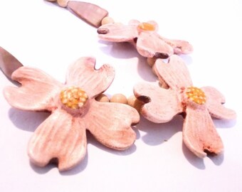 Vintage Wood Mother of Pearl and Ceramic Flower Necklace