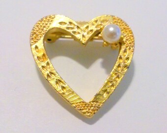 Vintage GERRY'S Gold Tone Faux Pearl Accented Heart Brooch Pin