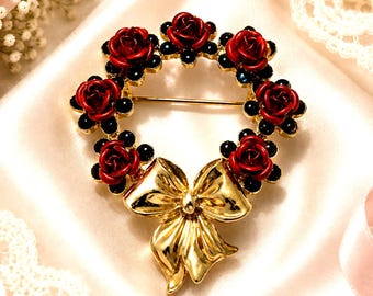 AVON Rote Rosen Kranz Pin 2003 Original Box Weihnachtskranz