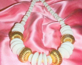 Vintage 1980's Chunky White Beaded Necklace