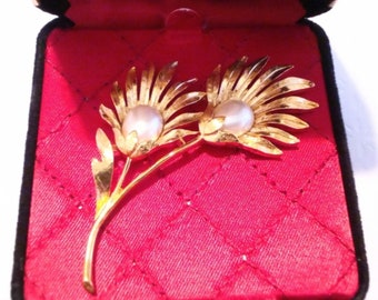 Vintage Trifari New Old Stock Gold Tone Faux Pearl Double Flower Brooch