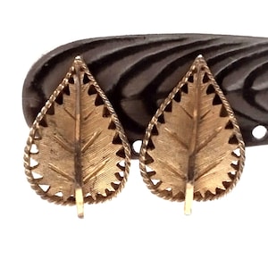 Vintage BSK Signed Gold Tone Leaf Design Clip Earrings
