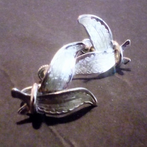 Vintage Silver Tone Screw Back Mid Century Leaf Earrings