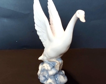 Lladro NAO Flying Swan Porcelain Figurine