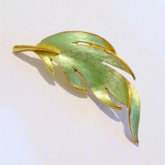 Vintage J J Jonette Jewelry Green Leaf Brooch - image 1