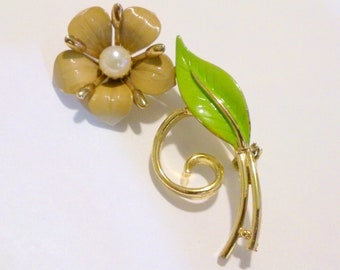 Vintage Gold Tone Enamel Faux Pearl Flower Pin Brooch