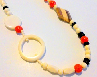 Collana vintage in osso di bue con perline di legno e pietra ispirata allo stile Boho
