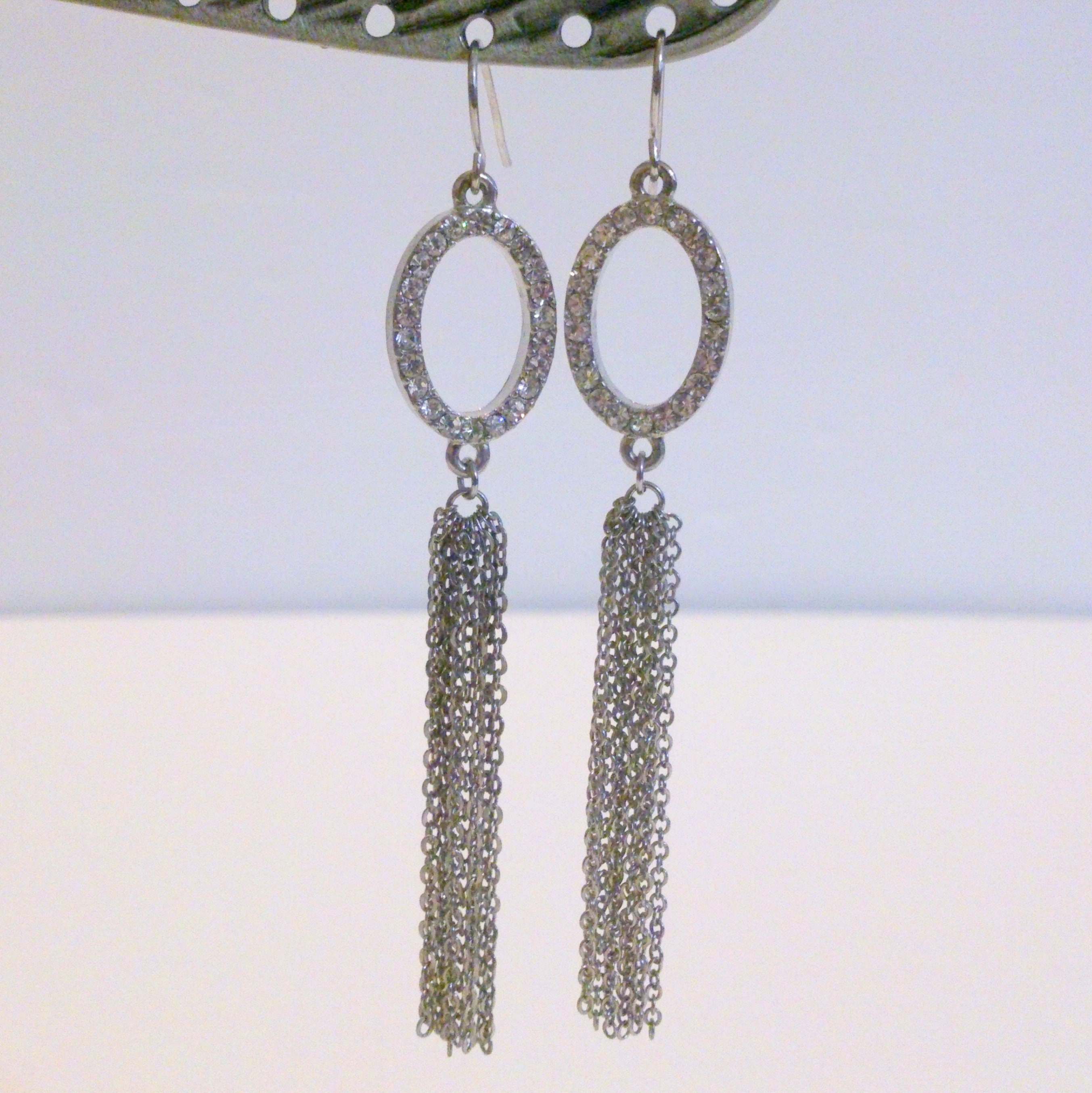 Boucle D'oreille Pendante En Métal Argenté Vieilli Ciselé, Avec Strass – Occasion Bon état