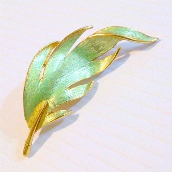 Vintage J J Jonette Jewelry Green Leaf Brooch - image 2