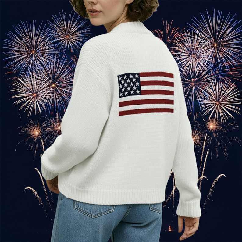 Long Sleeve American Flag Sweater, Patriotic USA Knit Top for Women, Elegant 4th of July Outfit, Star and Stripes Crewneck Sweater bild 10