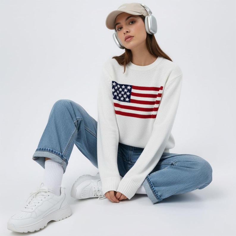 Long Sleeve American Flag Sweater, Patriotic USA Knit Top for Women, Elegant 4th of July Outfit, Star and Stripes Crewneck Sweater bild 2
