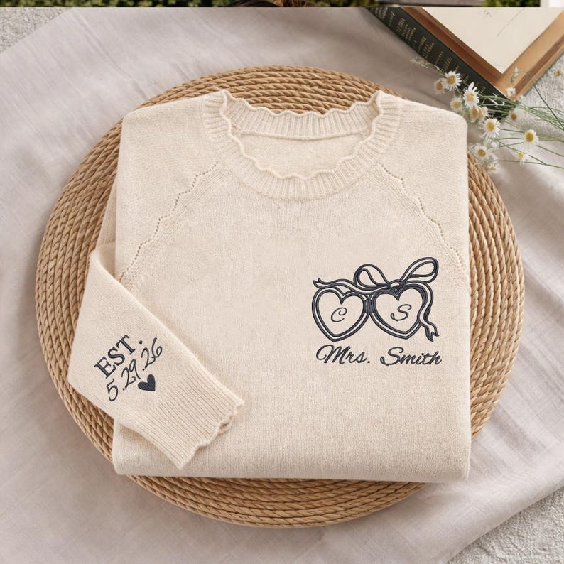 Personalized Bride Sweater, Embroidered Future Mrs. Sweatshirt, Custom Bride to Be Crewneck, Engagement Gift, Last Name Bride Scallop Shirt bild 7