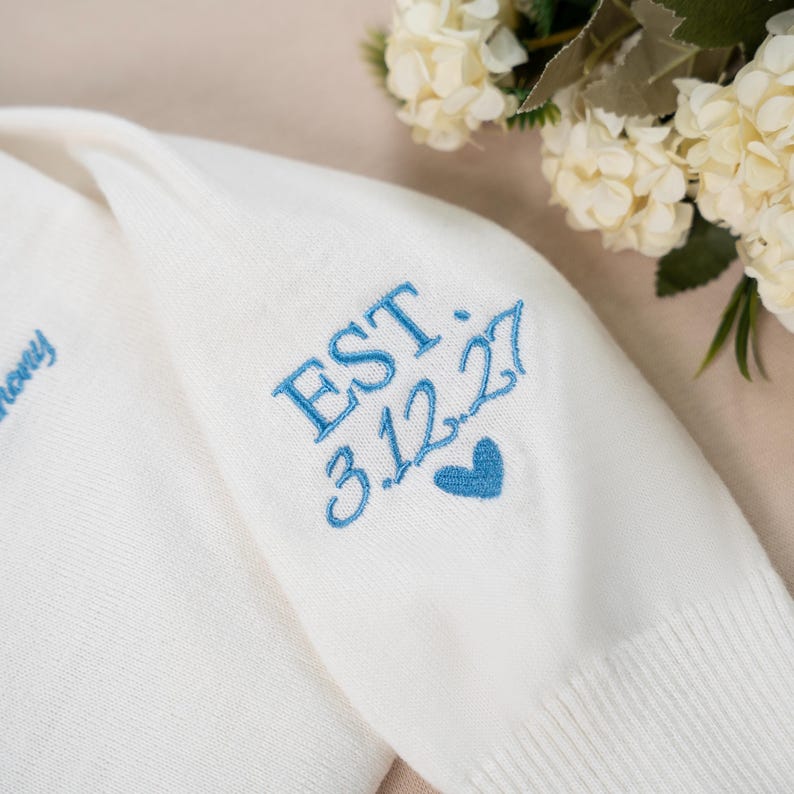 Personalized Bride Sweater, Embroidered Future Mrs. Sweatshirt, Custom Bride to Be Crewneck, Engagement Gift, Last Name Bride Scallop Shirt bild 6