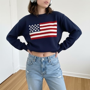 Long Sleeve American Flag Sweater, Patriotic USA Knit Top for Women, Elegant 4th of July Outfit, Star and Stripes Crewneck Sweater bild 4