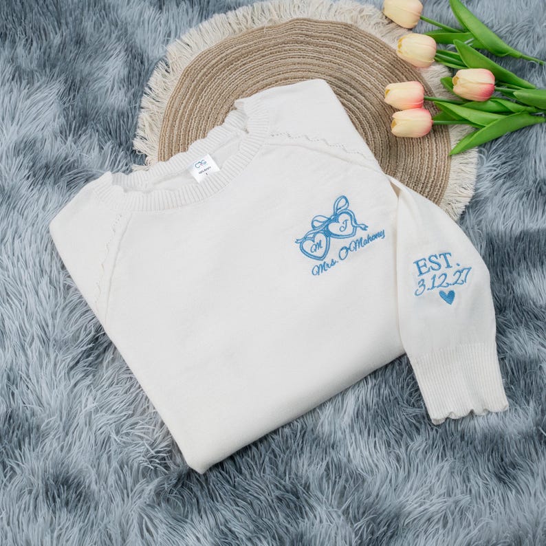 Personalized Bride Sweater, Embroidered Future Mrs. Sweatshirt, Custom Bride to Be Crewneck, Engagement Gift, Last Name Bride Scallop Shirt bild 12
