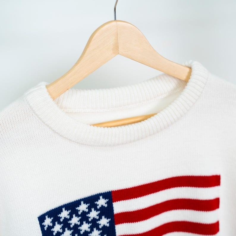 Long Sleeve American Flag Sweater, Patriotic USA Knit Top for Women, Elegant 4th of July Outfit, Star and Stripes Crewneck Sweater bild 3