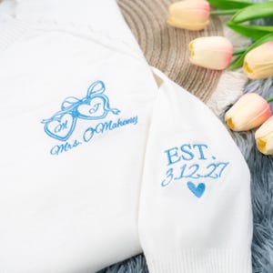 Personalized Bride Sweater, Embroidered Future Mrs. Sweatshirt, Custom Bride to Be Crewneck, Engagement Gift, Last Name Bride Scallop Shirt bild 11