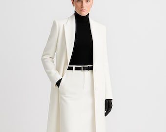 Set van witte katoenen lange jas en rok voor dames: minimalistische formele outfit zakelijke look