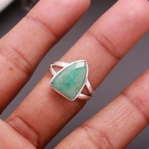 Handgemaakte ring van groene amazoniet \\ 925 sterling zilveren ambachtelijke sieraden \\ Vintage driehoekige ring.