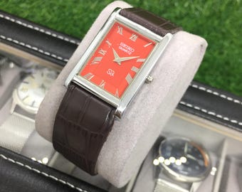 Vintage Seiko Tank SQ quartz rode wijzerplaat bruin gekleurde lederen band polshorloge