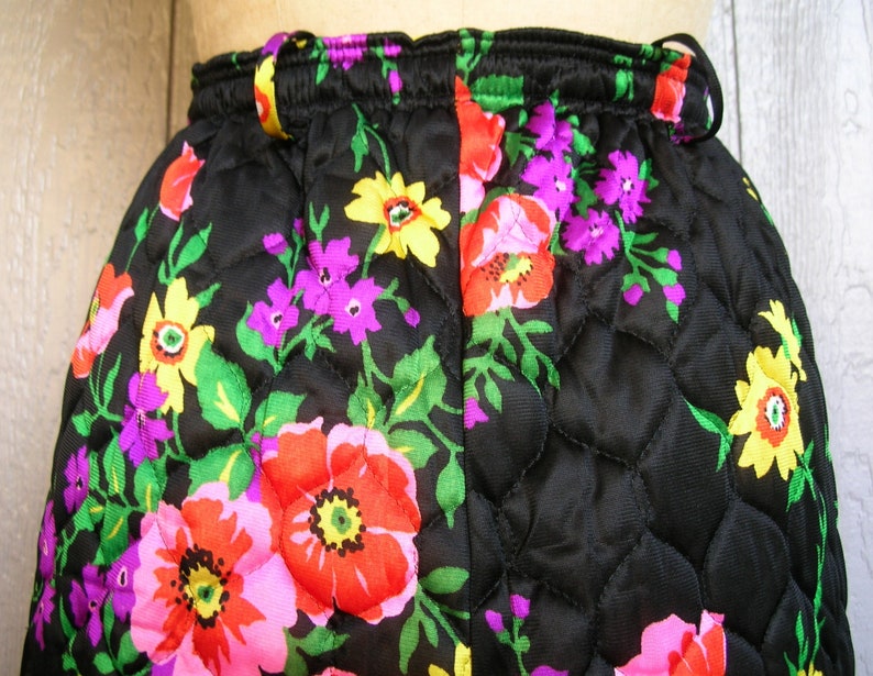 Vintage 70s MIDNIGHT BRIGHT BLOOMS Quilted Skirt