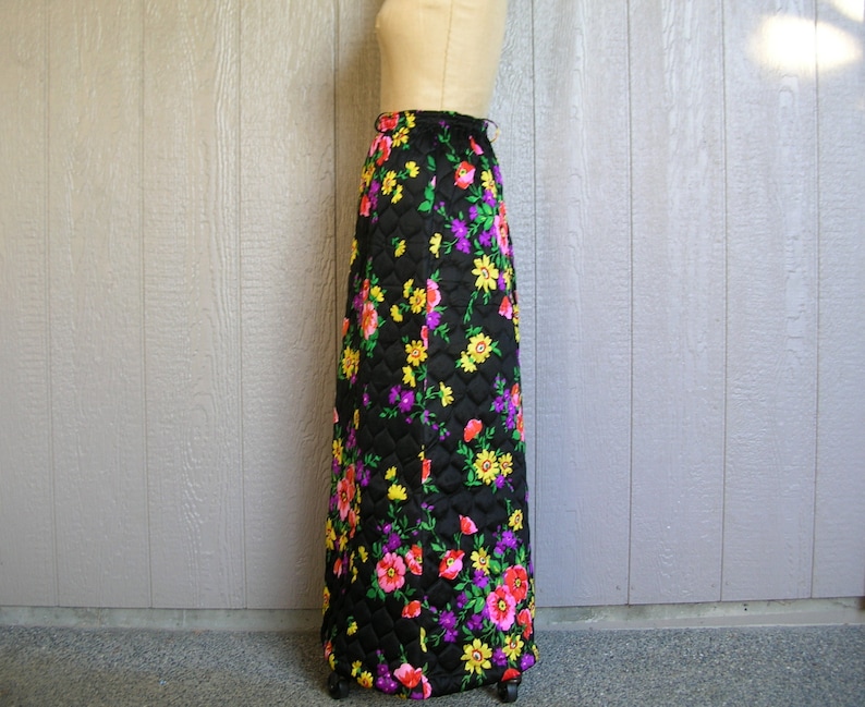 Vintage 70s MIDNIGHT BRIGHT BLOOMS Quilted Skirt