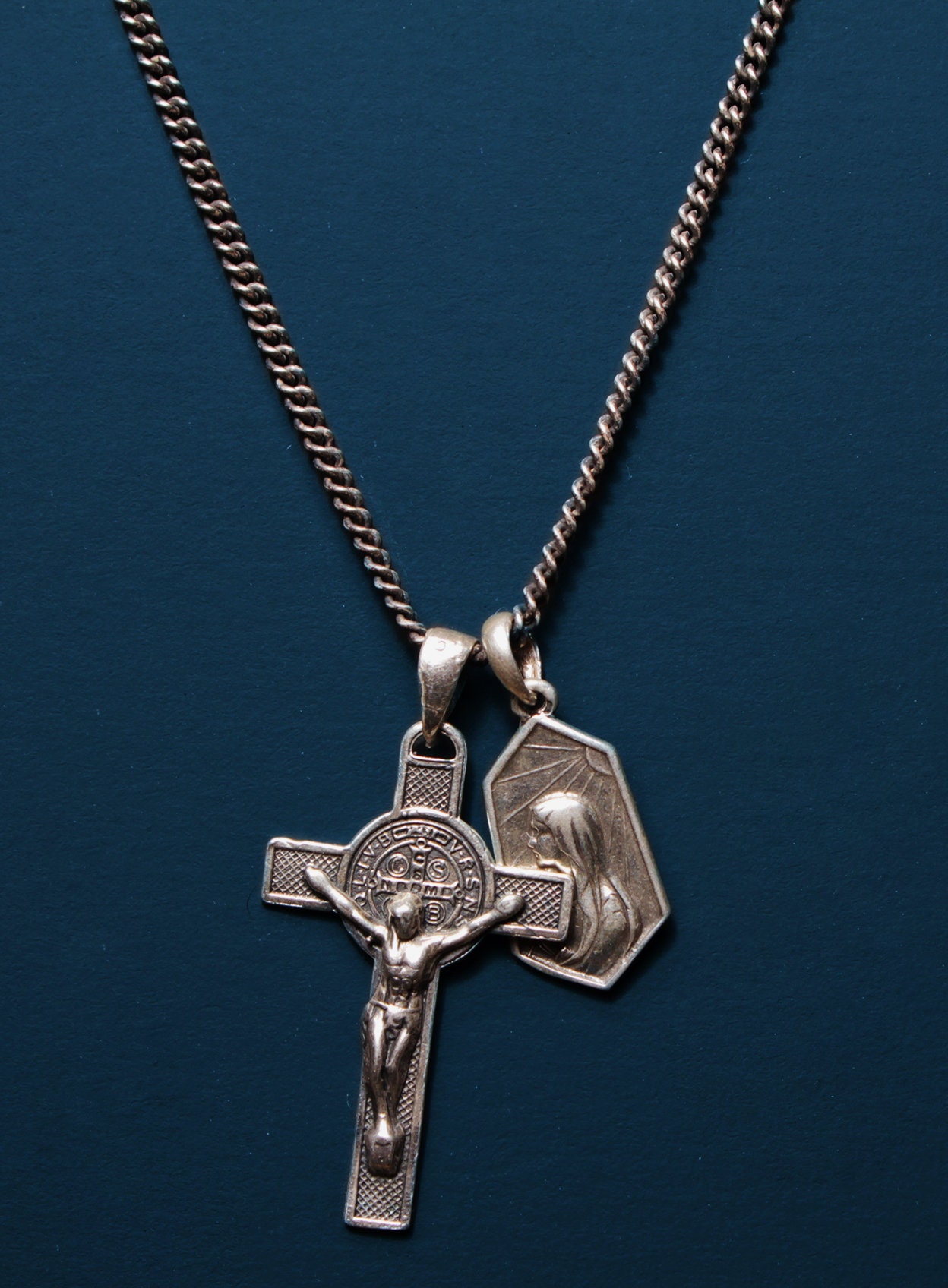 Collar cruz de plata para hombre / Medallas de Cruz y María - Etsy