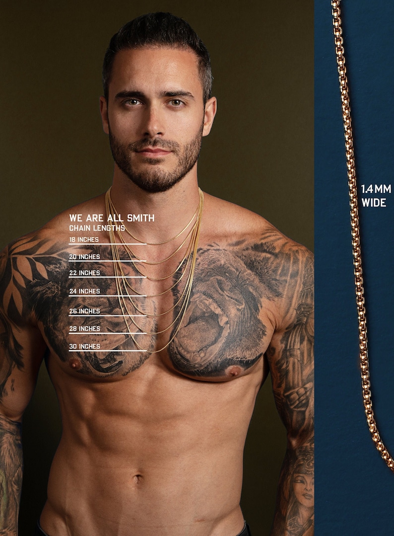 Puede incluir: Un collar de cadena de oro con diferentes longitudes de 18 a 30 pulgadas. La cadena tiene 1,4 mm de ancho. La cadena se muestra en un modelo con tatuajes.