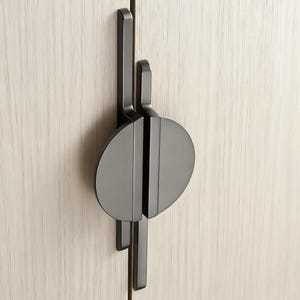 Moderner minimalistischer Schrankknauf, goldschwarzer halbrunder Griff für Schrank