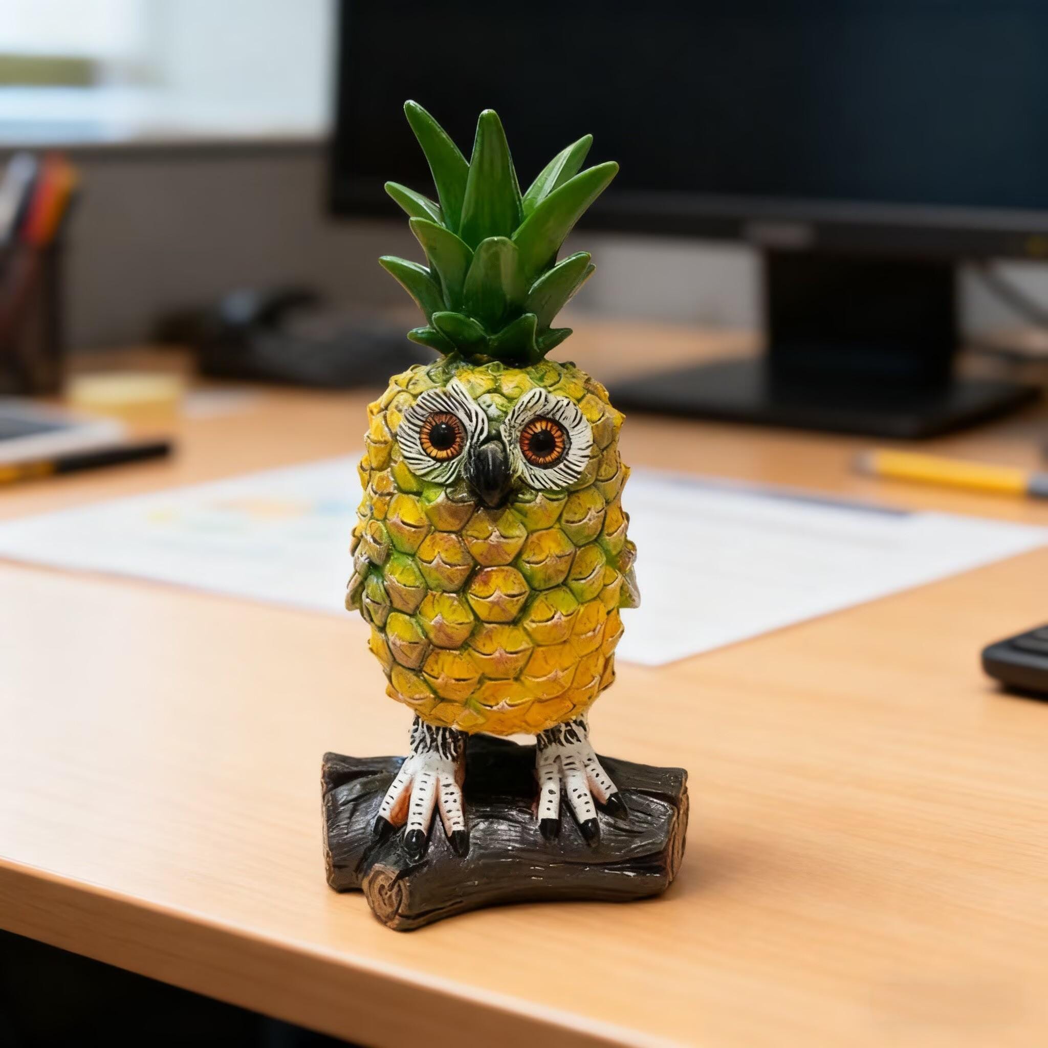 Pineapple statue - Etsy 日本