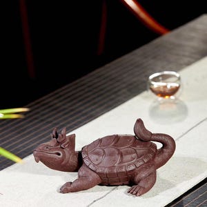Fyra gudomliga bestar: Xuanwu, premium tedjur av lila lera bild 2