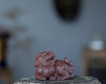 Handgjord Yixing Zisha Pengarväktare Pixiu Tedjur | Lila Lera Feng Shui Rikedomsfigur | Tefat Lyckobringande Dekoration