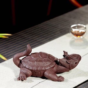 Fyra gudomliga bestar: Xuanwu, premium tedjur av lila lera bild 3