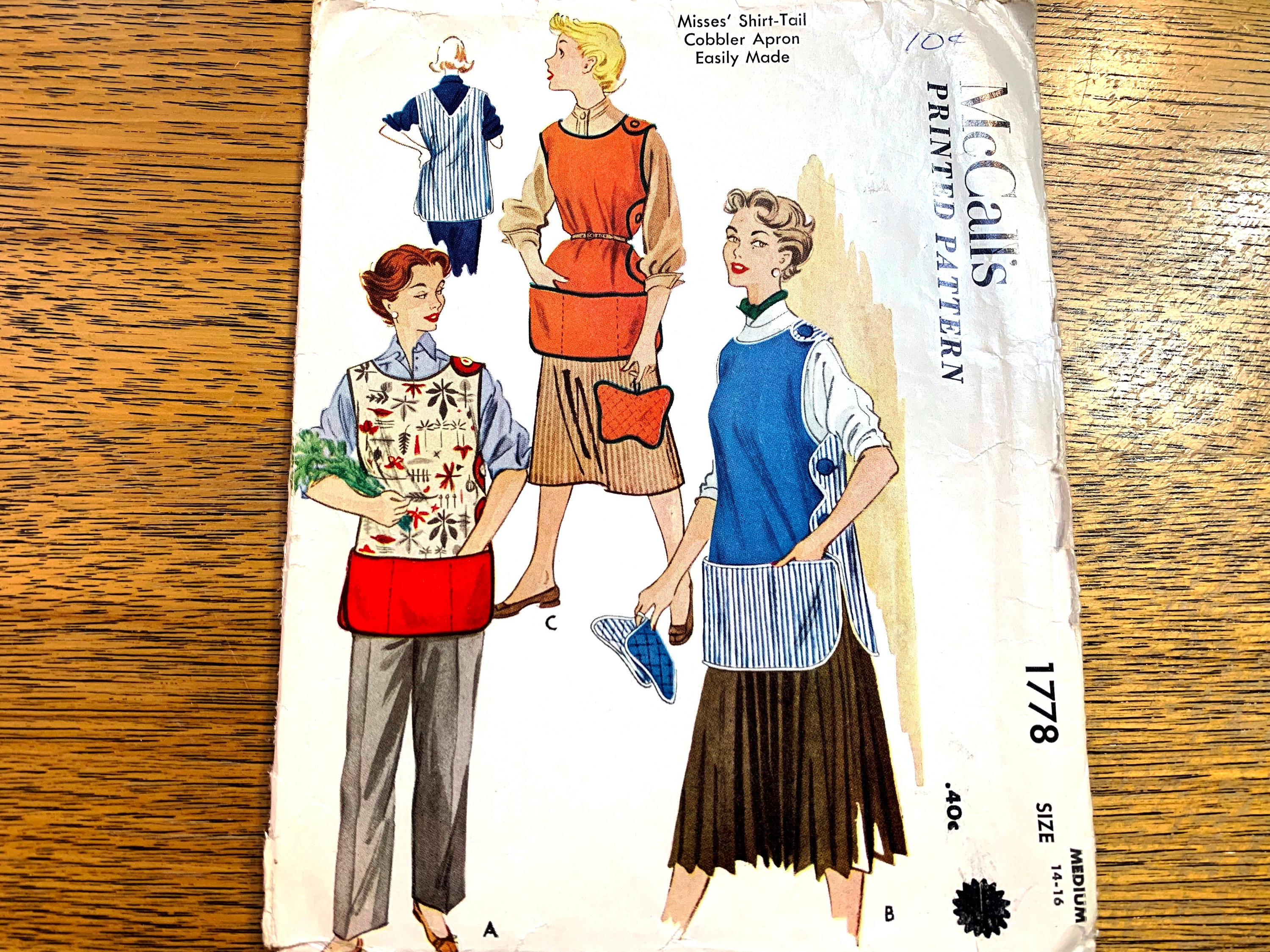  Simplicity 1950's Vintage Fashion Women's Apron Sewing Pattern,  Sizes S-L : Arts, Crafts & Sewing