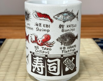 Sushi-Teetasse Yunomi, japanische Teetasse, hergestellt in Japan, Keramiktasse mit Fischmotiven und Kanji, Mino-Ware, Geschenk für Japan-Liebhaber, Souvenir