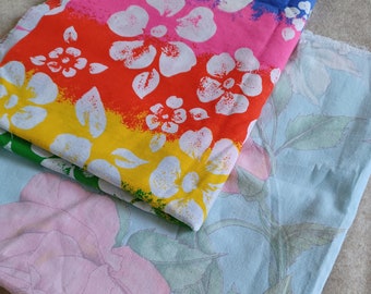 Fabric: pale blue flowered; bright colored imprint-flower (choose 1)