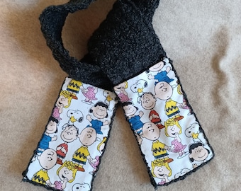 Peanut's Charlie Brown Snoopy Scarf: crochet black with Pockets (free tag)