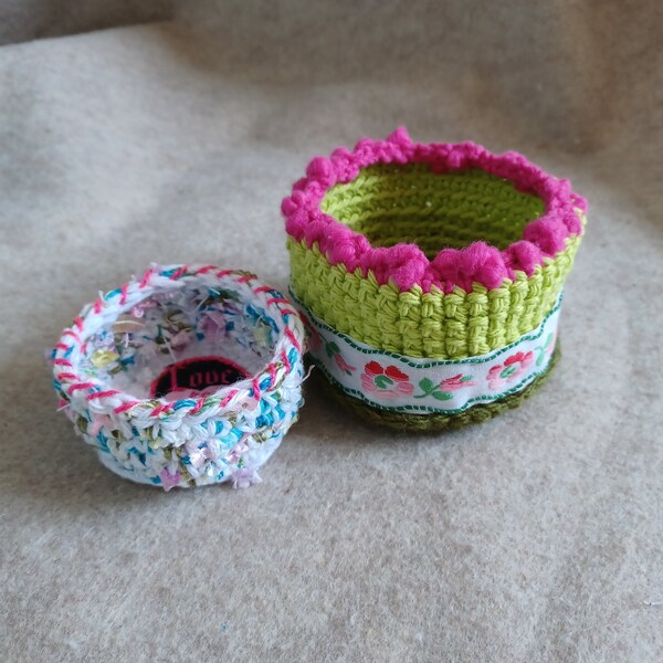 Yarn Bowls: Lime & Pink Heart flowered Rick-Rack Ribbon, small Love to Rock Bowl