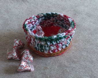 Christmas Yarn Candy Bowl w/Snoopy