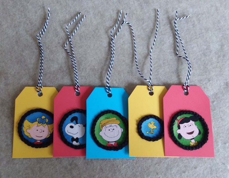 Crochet-framed Peanuts Tags: Charlie Brown Lucy Sally Linus image 0
