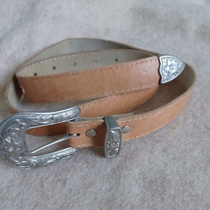 Ladies silver flowered Buckle mock leather Belt