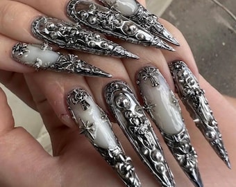 Gotisch 3D-kruispers op nagels, zilveren stilettopantser, handgemaakt