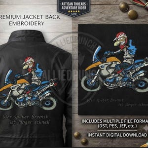 Puede incluir: Una chaqueta negra con un bordado de un personaje de dibujos animados en una motocicleta, acompañado del texto en alemán 'Wer später Bremst ist länger schnell' cosido en hilo blanco debajo de la moto en la parte posterior.