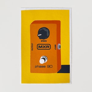 Puede incluir: Ilustración de un pedal de efectos de guitarra naranja MXR Phase 90 con perillas negras y la palabra "SPEED". El pedal tiene las etiquetas "OUTPUT" e "INPUT", y el texto "phase 90". El fondo es amarillo.